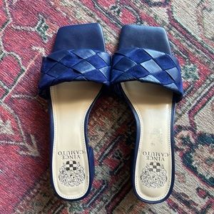Vince Camuto navy blue quilted sandal size 7